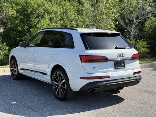 2025 Audi Q7 45 Premium Plus