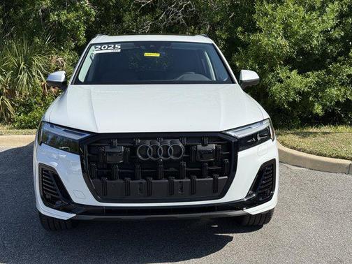 2025 Audi Q7 45 Premium Plus