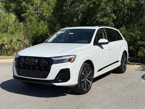 2025 Audi Q7 45 Premium Plus