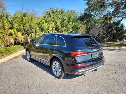 2023 Audi Q7 55 Premium Plus