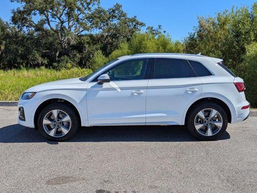 2024 Audi Q5 40 Premium Plus