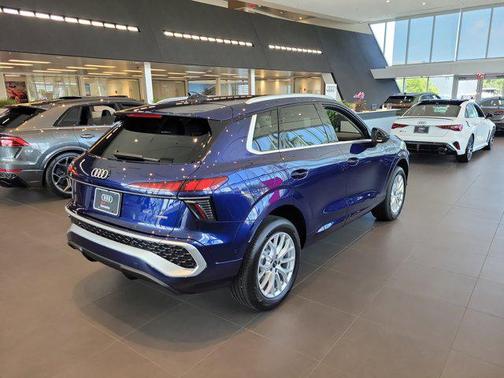 Navarra Blue Metallic 2026 Audi Q3 TFSI quattro S tronic