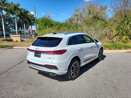 2025 Audi Q5 Premium TFSI quattro S tronic