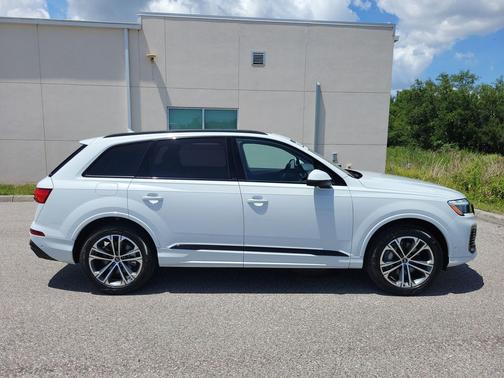 White 2025 Audi Q7 45 Premium Plus