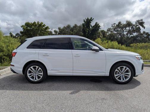2025 Audi Q7 55 Premium Plus