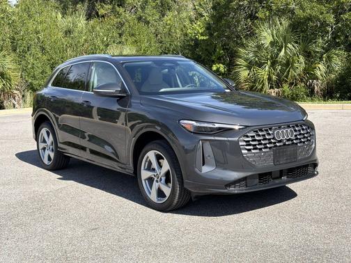 Tambora Gray Metallic 2026 Audi Q5 Premium Plus TFSI quattro S tronic