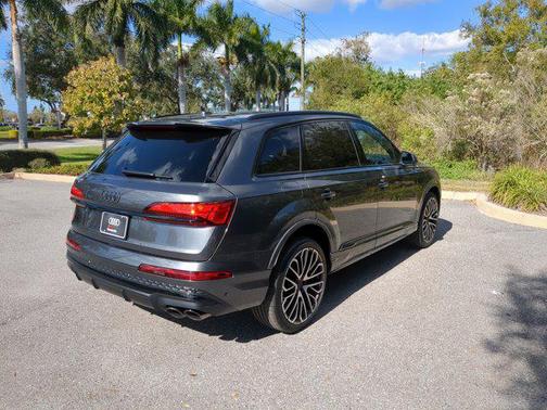 2026 Audi SQ7 4.0T Premium Plus