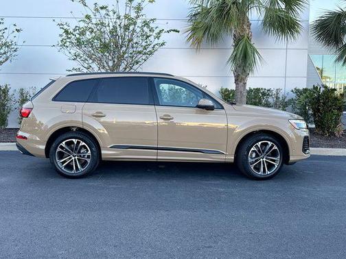 2025 Audi Q7 45 Premium Plus