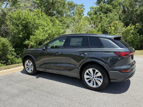 2025 Audi Q6 e-tron Premium Plus