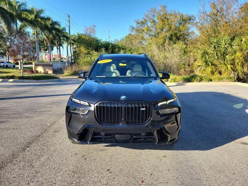 2025 BMW X7 M60i