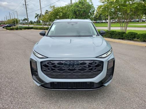 Arrow Gray Pearl Effect 2026 Audi Q3 TFSI quattro S tronic