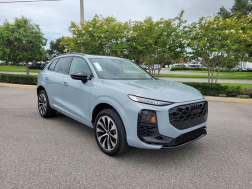 Arrow Gray Pearl Effect 2026 Audi Q3 TFSI quattro S tronic