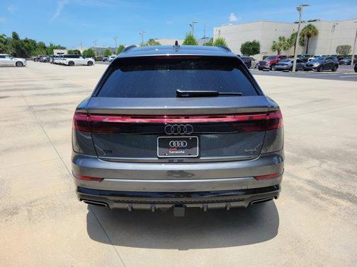 Daytona Gray Pearl Effect 2026 Audi Q8 55 Premium Plus
