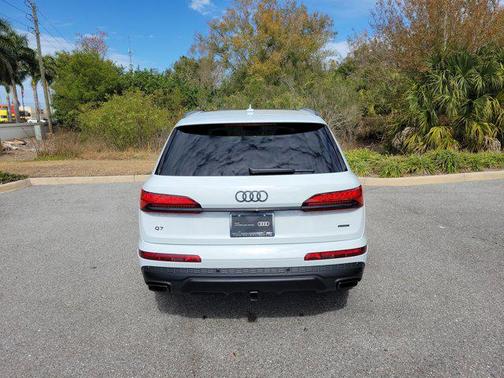 2025 Audi Q7 45 Premium Plus