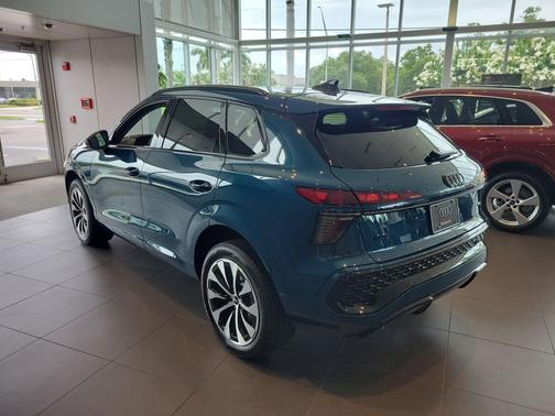 Malpelo Blue Metallic 2026 Audi Q3 TFSI quattro S tronic