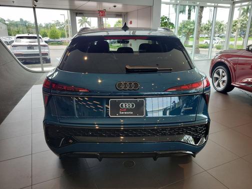 Malpelo Blue Metallic 2026 Audi Q3 TFSI quattro S tronic