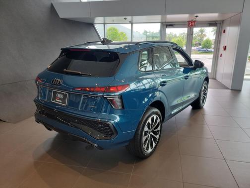 Malpelo Blue Metallic 2026 Audi Q3 TFSI quattro S tronic