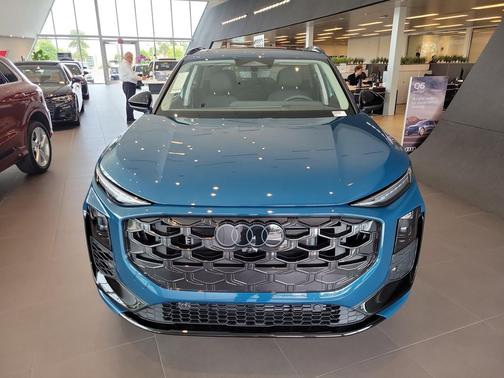 Malpelo Blue Metallic 2026 Audi Q3 TFSI quattro S tronic