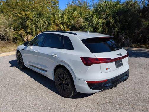 2024 Audi Q8 e-tron Prestige