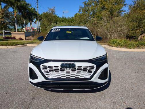 2024 Audi Q8 e-tron Prestige