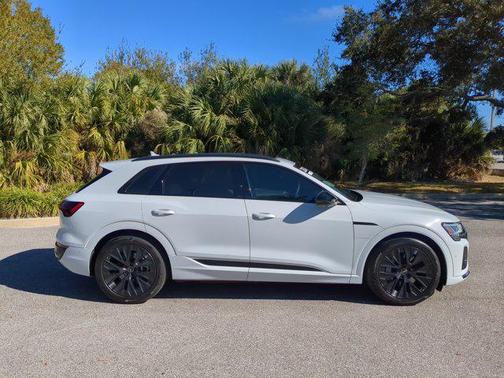 2024 Audi Q8 e-tron Prestige