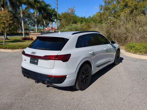 2024 Audi Q8 e-tron Prestige