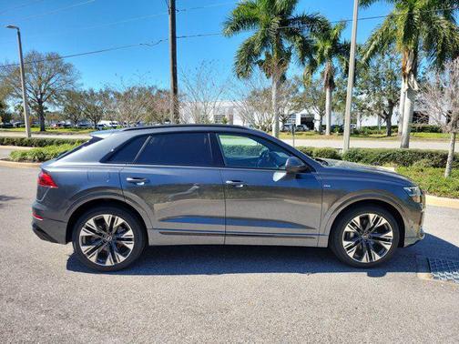 Daytona Gray Pearl Effect 2026 Audi Q8 55 Premium Plus