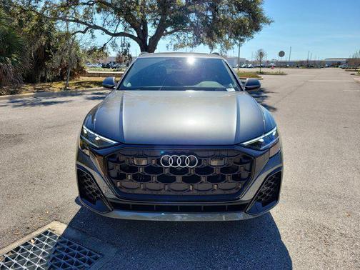 Daytona Gray Pearl Effect 2026 Audi Q8 55 Premium Plus