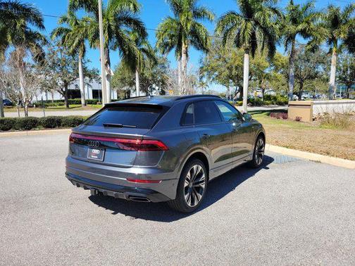 Daytona Gray Pearl Effect 2026 Audi Q8 55 Premium Plus