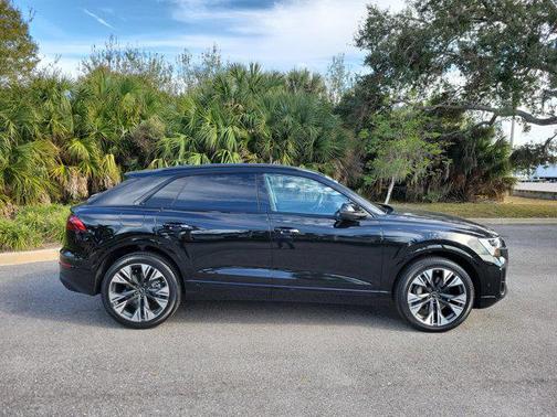 2025 Audi Q8 55 Premium