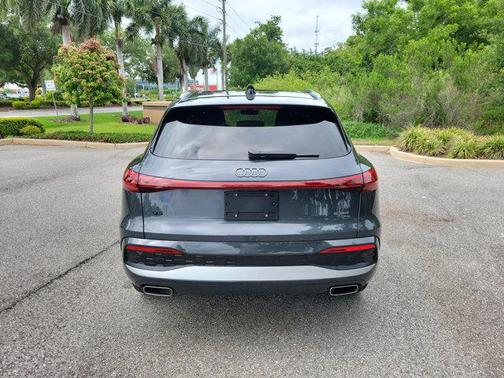 Tambora Gray Metallic 2025 Audi Q5 Premium Plus TFSI quattro S tronic