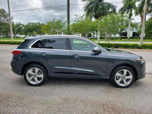 Tambora Gray Metallic 2025 Audi Q5 Premium Plus TFSI quattro S tronic