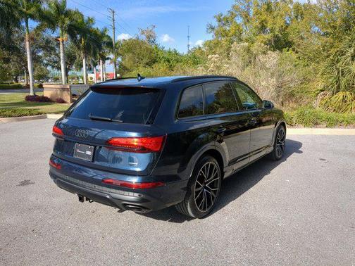 2025 Audi Q7 55 Premium Plus