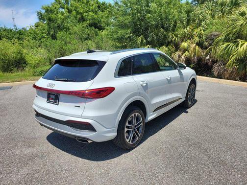 Glacier White Metallic 2026 Audi Q5 Premium TFSI quattro S tronic