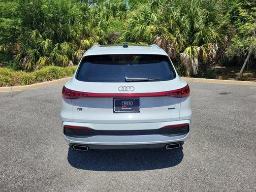Glacier White Metallic 2026 Audi Q5 Premium TFSI quattro S tronic