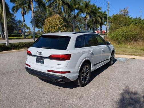 2025 Audi Q7 45 Premium