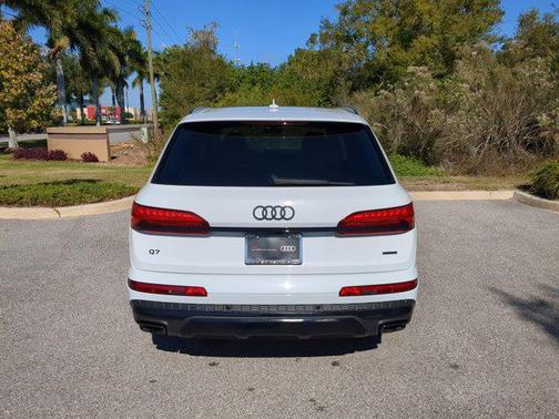 2025 Audi Q7 45 Premium