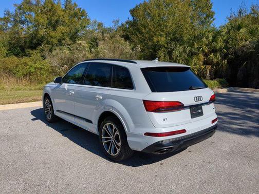 2025 Audi Q7 45 Premium