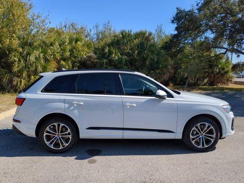 2025 Audi Q7 45 Premium