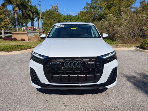 2025 Audi Q7 45 Premium