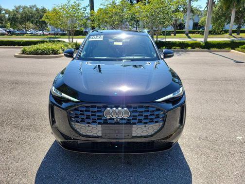 Mythos Black Metallic 2025 Audi Q5 Premium Plus TFSI quattro S tronic