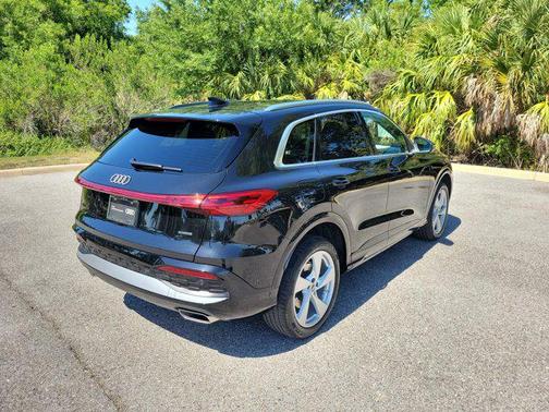 Mythos Black Metallic 2025 Audi Q5 Premium Plus TFSI quattro S tronic