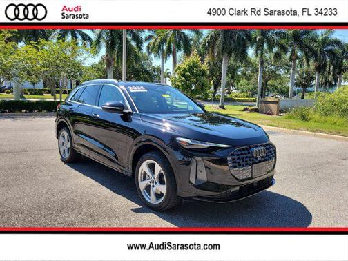 Mythos Black Metallic 2025 Audi Q5 Premium Plus TFSI quattro S tronic