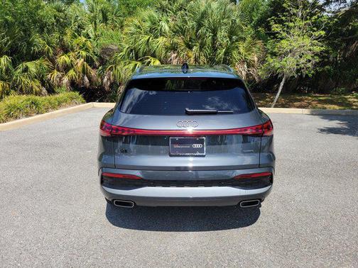 Tambora Gray Metallic 2025 Audi Q5 Premium TFSI quattro S tronic