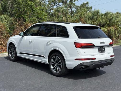 2025 Audi Q7 45 Premium Plus