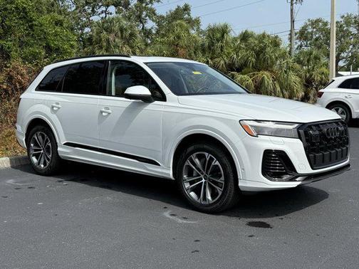 2025 Audi Q7 45 Premium Plus