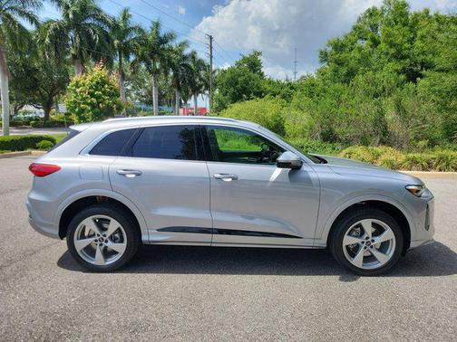 Florett Silver Metallic 2026 Audi Q5 Premium Plus TFSI quattro S tronic