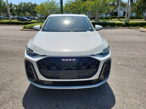Glacier White Metallic 2026 Audi Q5 Premium Plus TFSI quattro S tronic