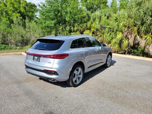 Florett Silver Metallic 2026 Audi Q5 Premium Plus