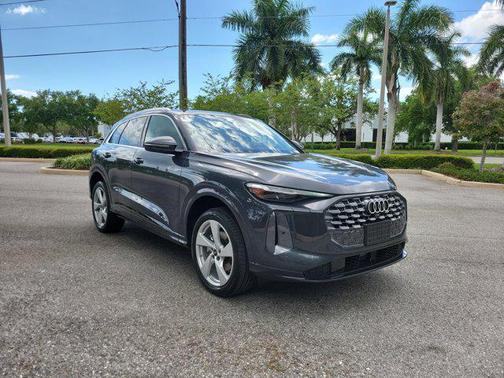 Tambora Gray Metallic 2026 Audi Q5 Premium Plus